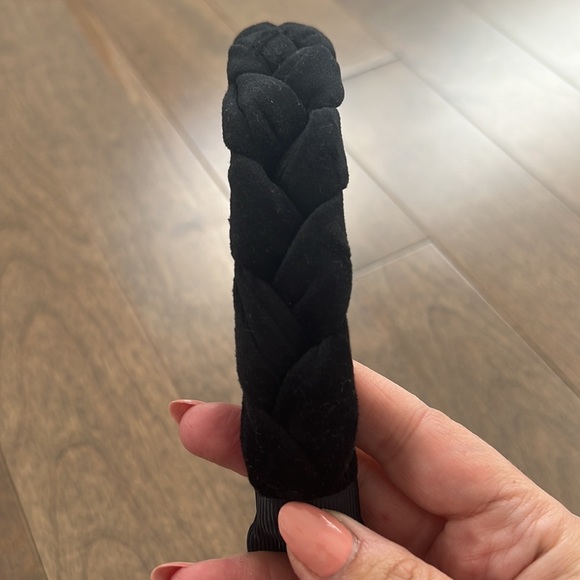 Braided Headband in Black - Picture 5 of 5